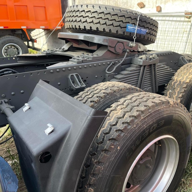 Υψηλής ταχύτητας ντίζελ μεταχειρισμένο ελκυστήρα 6x4 Sinotruk Howo 371hp 375hp χειροκίνητο ντίζελ