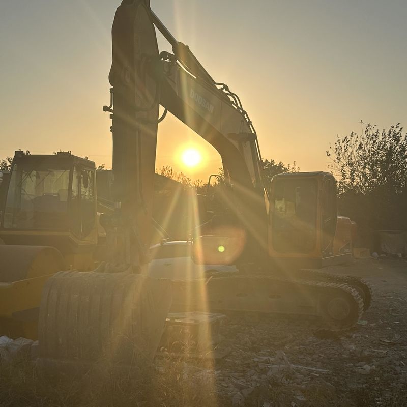 Χρησιμοποιούμενος εξορυκτής Doosan DX220 μεταχειρισμένος εξορυκτής μεσαίου τύπου 22 τόνων