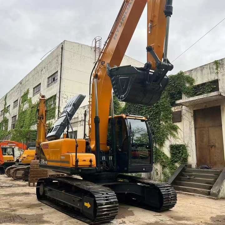 Χρησιμοποιούμενος υγιεινός σκάφτης R220-9S Χρησιμοποιούμενος 22 τόνων μεσαίου τύπου σκάφτης