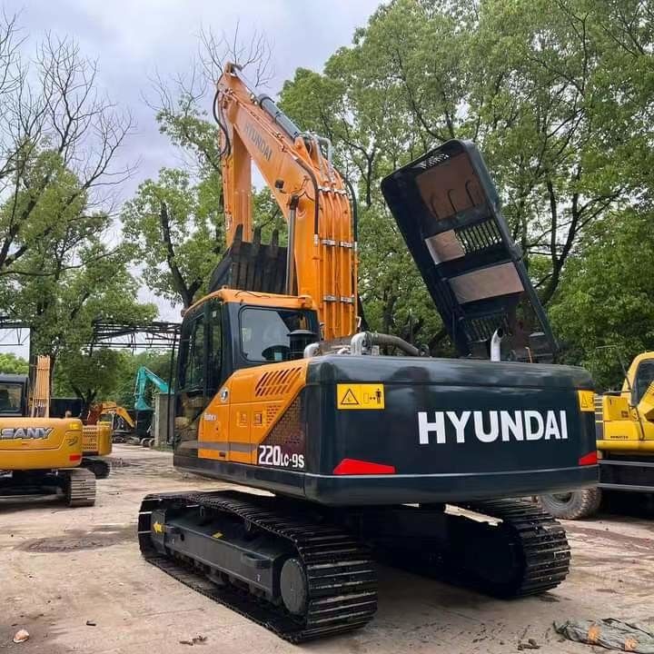 Χρησιμοποιούμενος υγιεινός σκάφτης R220-9S Χρησιμοποιούμενος 22 τόνων μεσαίου τύπου σκάφτης