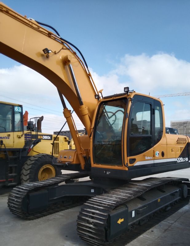 Χρησιμοποιούμενος υγιεινός σκάφτης R220-9S Χρησιμοποιούμενος 22 τόνων μεσαίου τύπου σκάφτης