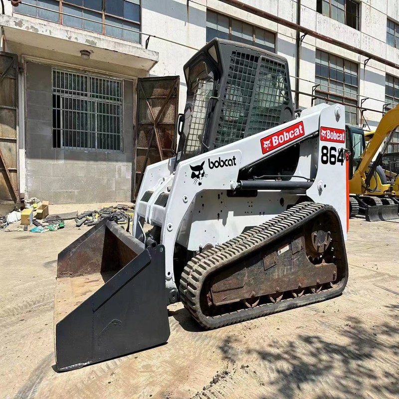 Bob 864 Μεταχειρισμένο Skid Steer Loader Machine for Landscape Site 10,6km/h 53,7KW