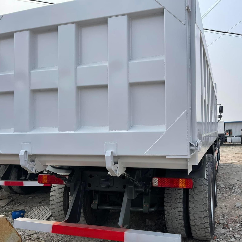 Επαναλαμβάνεται Howo 375 Sinotruk Howo 8x4 φορτηγό σκουπιδιών Tipper 40T χειροκίνητο ντίζελ