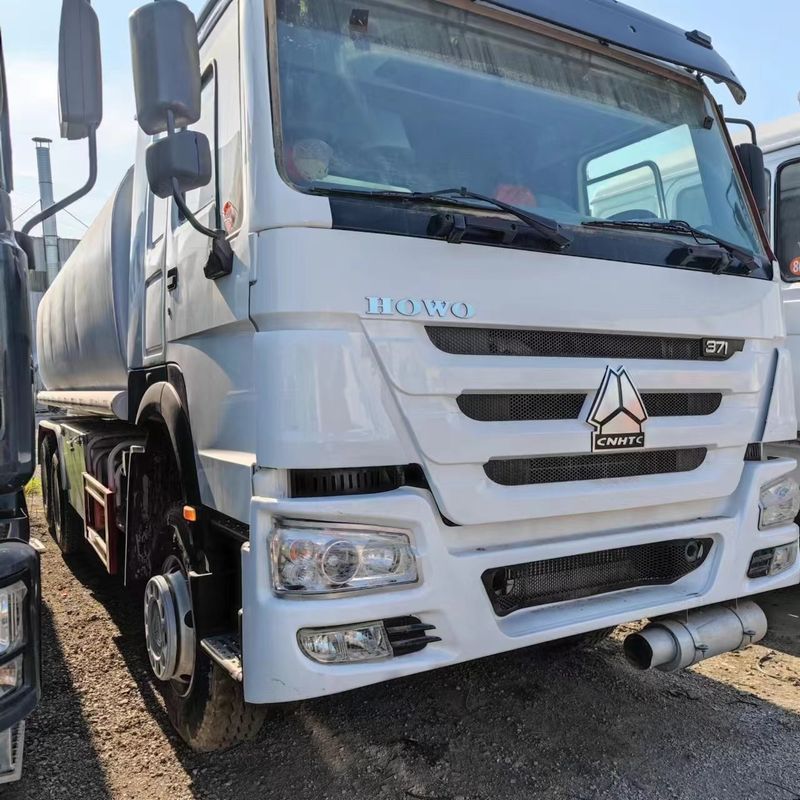 Sinotruk Howo 371 πετρελαϊκό φορτηγό δεξαμενόπλοιο 2000L 8x4 Δεύτερο χέρι για παράδοση καυσίμου