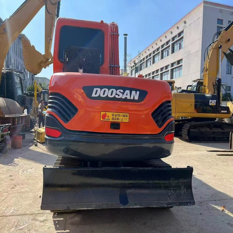Μεταχειρισμένος κάδος Doosan DX75 Compact Versatile Mini Μεταχειρισμένος 39,7 kw 0,28 m3