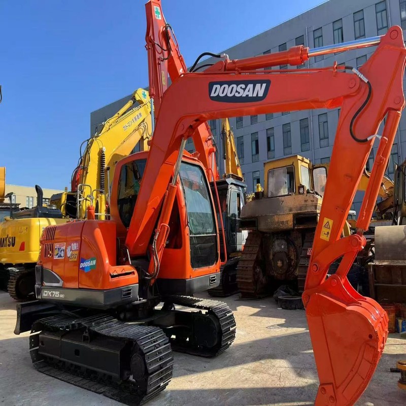 Μεταχειρισμένος κάδος Doosan DX75 Compact Versatile Mini Μεταχειρισμένος 39,7 kw 0,28 m3
