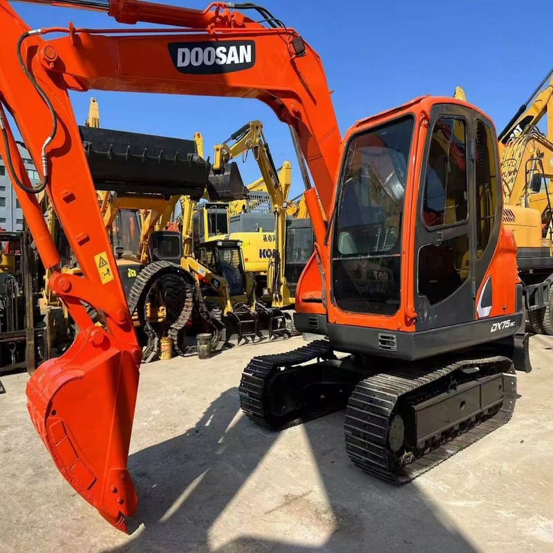 Μεταχειρισμένος κάδος Doosan DX75 Compact Versatile Mini Μεταχειρισμένος 39,7 kw 0,28 m3