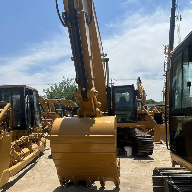 Χρησιμοποιούμενος εξορυκτής CAT 330GC 30 τόνων Crawler Digger 151kw με 1.6m3 κουβά