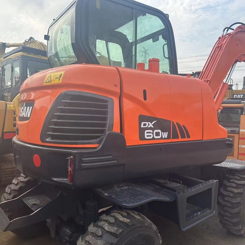 Χρησιμοποιούμενος εξορυκτής Doosan DX60W μεταχειρισμένος εξορυκτής μικρών τροχών 6 τόνων