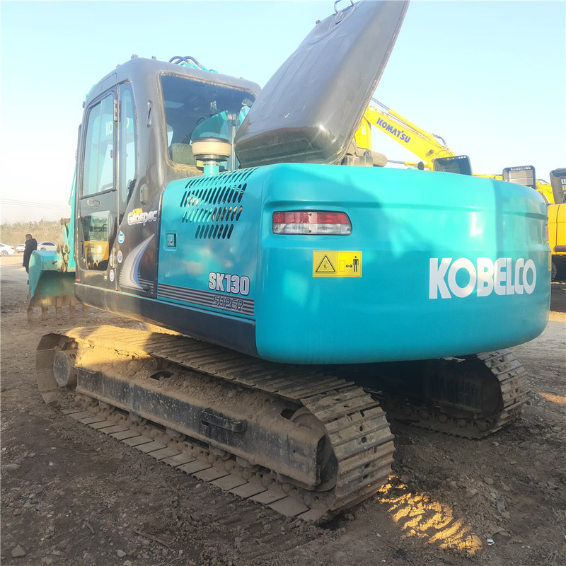 Χρησιμοποιούμενος Kobelco Digger SK130 μεταχειρισμένος 13ton μικρού τύπου σκαρφαλώνας 74kw