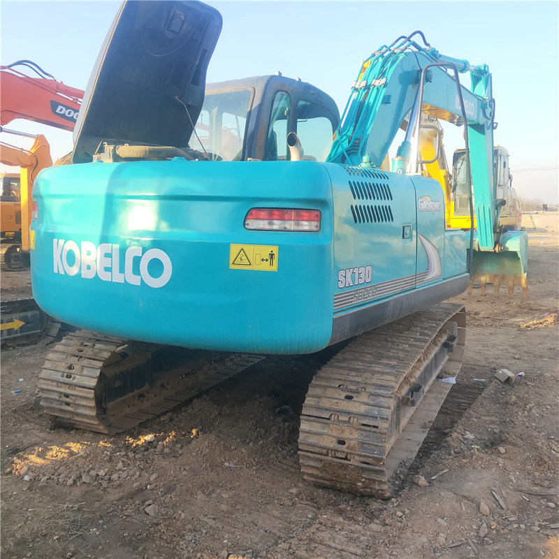 Χρησιμοποιούμενος Kobelco Digger SK130 μεταχειρισμένος 13ton μικρού τύπου σκαρφαλώνας 74kw