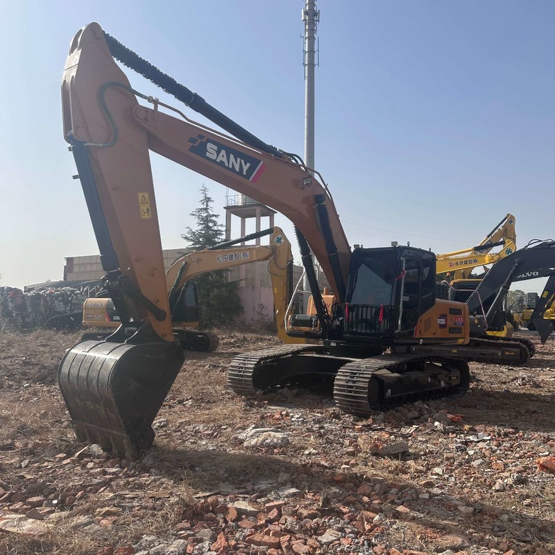 Χρησιμοποιούμενο SANY Digger SY235C μεταχειρισμένο 23.5 σε μεσαίου τύπου σκάφος 128.5kw