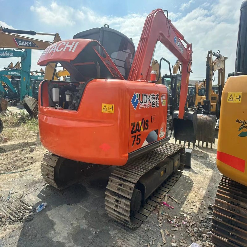 Χρησιμοποιούμενος εξορυκτής Hitachi ZX75 Υδραυλικός 7 τόνων Μέσα μέγεθος 40.3kw με 0.33m3 κουβά