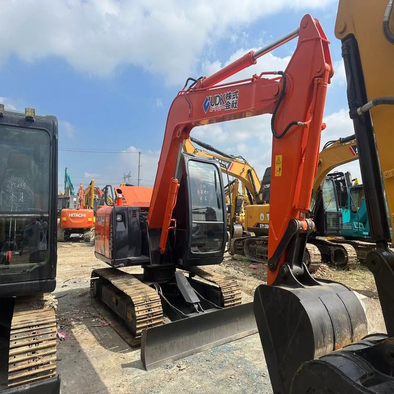 Χρησιμοποιούμενος εξορυκτής Hitachi ZX75 Υδραυλικός 7 τόνων Μέσα μέγεθος 40.3kw με 0.33m3 κουβά