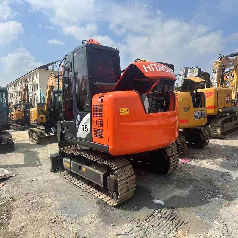 Χρησιμοποιούμενος εξορυκτής Hitachi ZX75 Υδραυλικός 7 τόνων Μέσα μέγεθος 40.3kw με 0.33m3 κουβά