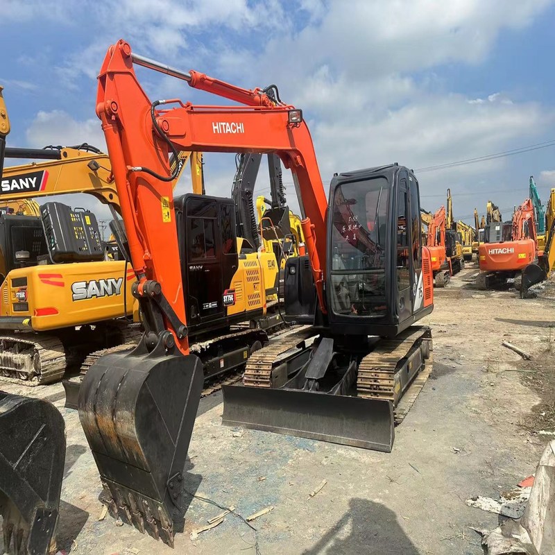 Χρησιμοποιούμενος εξορυκτής Hitachi ZX75 Υδραυλικός 7 τόνων Μέσα μέγεθος 40.3kw με 0.33m3 κουβά