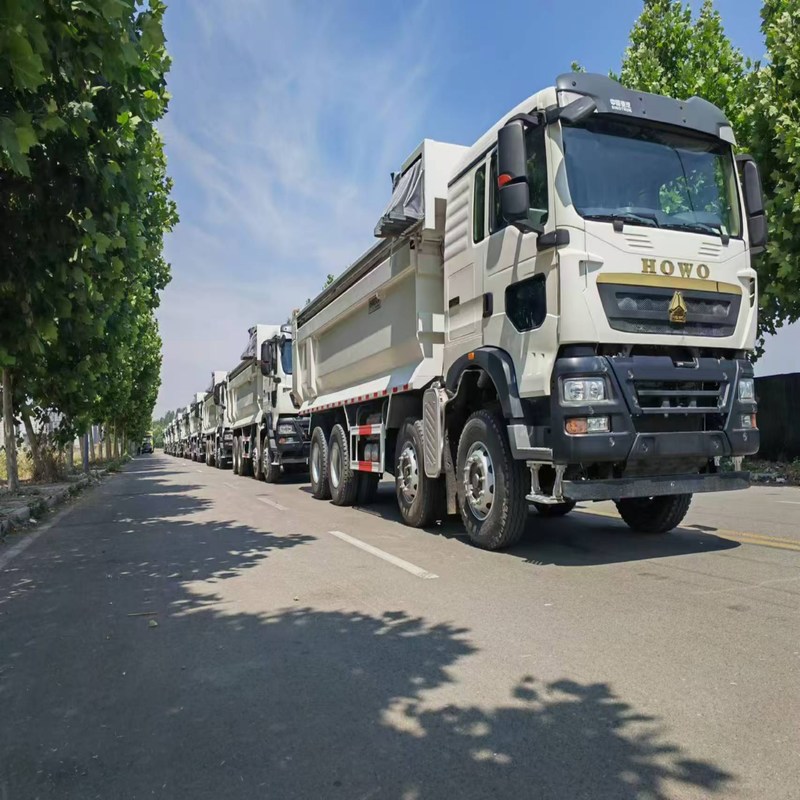 Χρησιμοποιημένο φορτηγό Howo TX Sinotruk Howo 8x4 Tipper 12 Wheeler χειροκίνητο ντίζελ