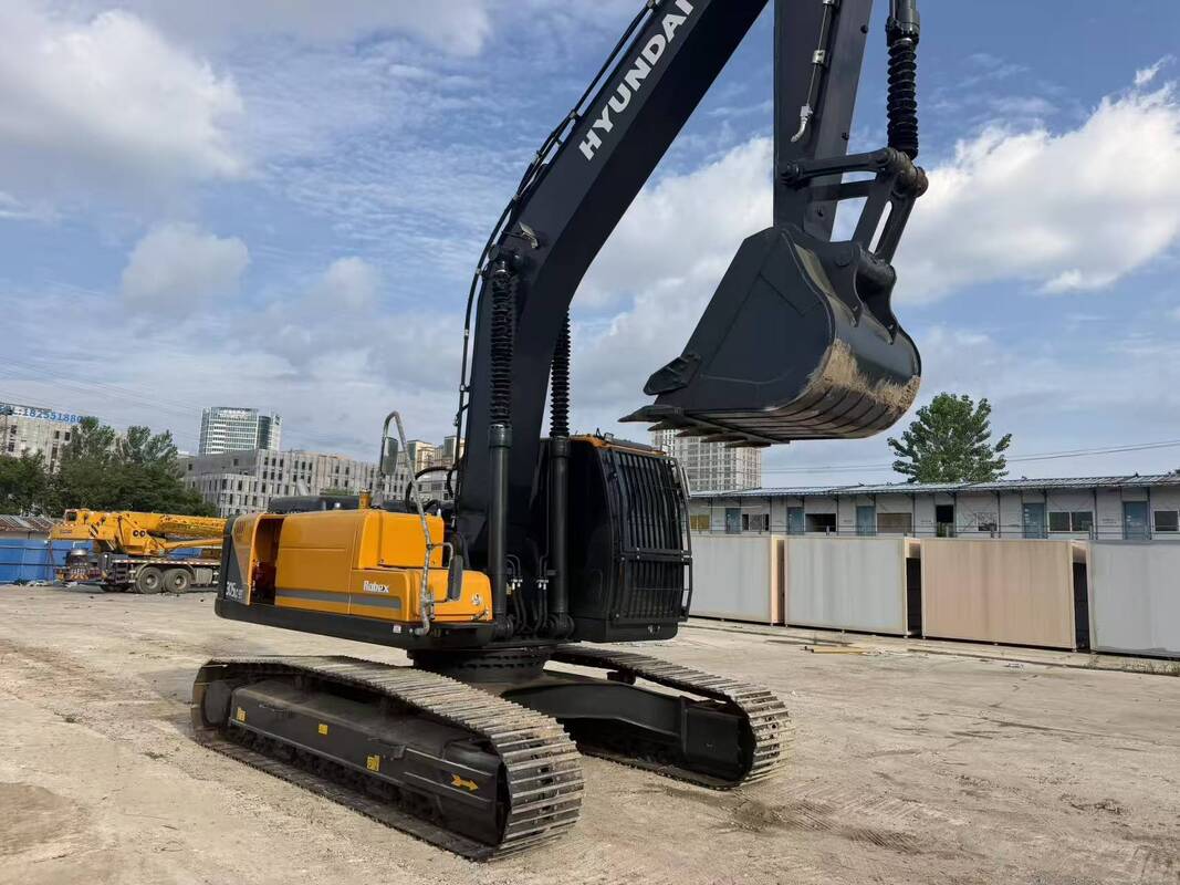 Χρησιμοποιούμενο Hyundai Digger R305LC-9T Χρησιμοποιούμενο 30.2ton Crawler Excavator 196kw με 1.38m3 κουβά